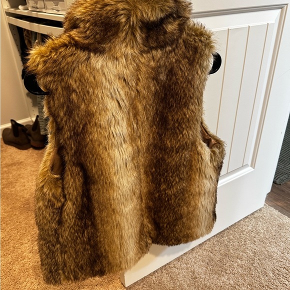 Faux Fur Vest in Brown - Picture 2 of 2